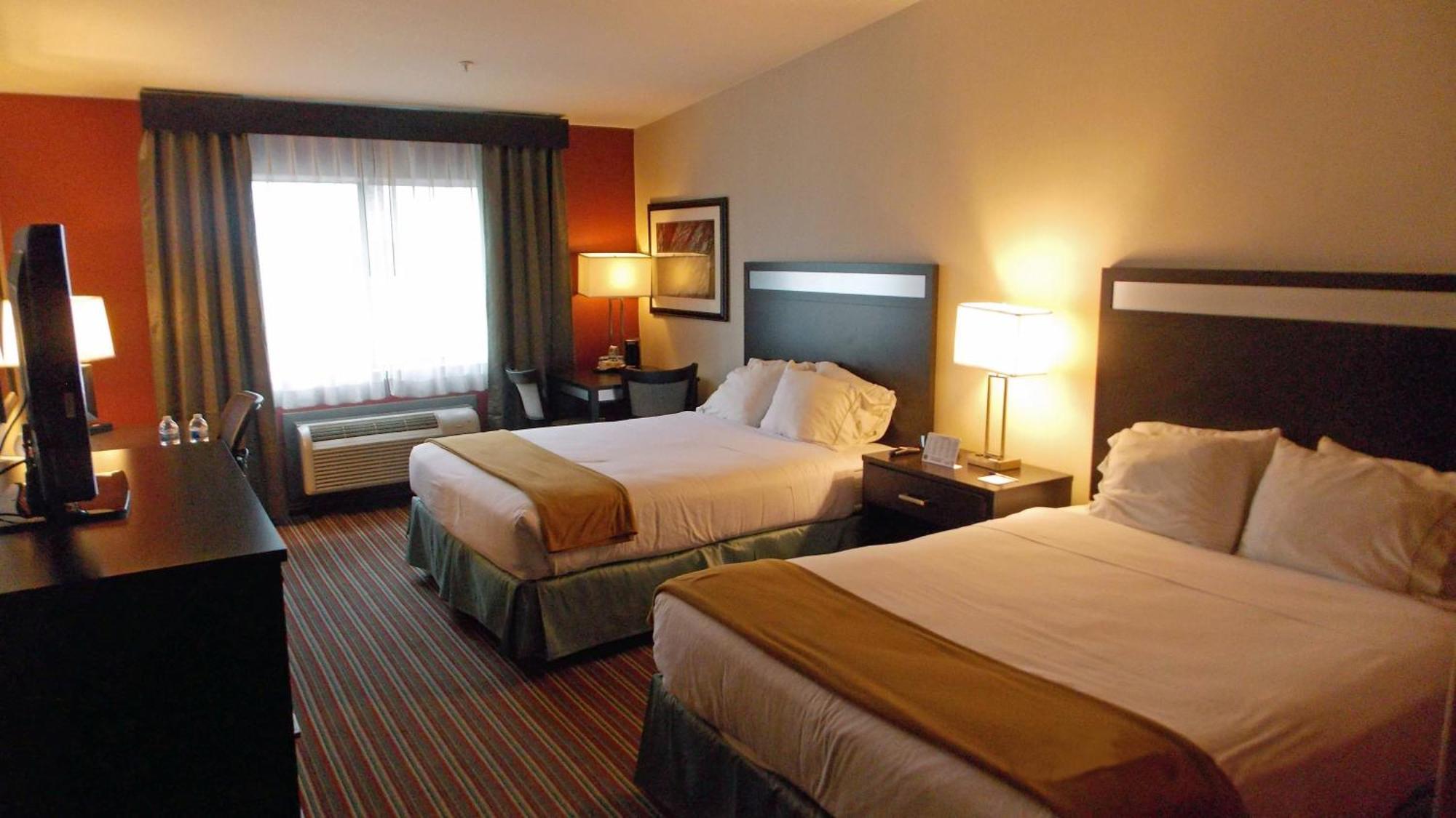 Standard Queen Room with Two Queen Beds